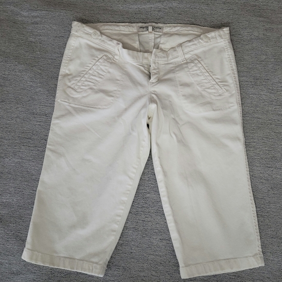 Abercrombie & Fitch Pants - Abercrombie and Fitch size 2 white capris